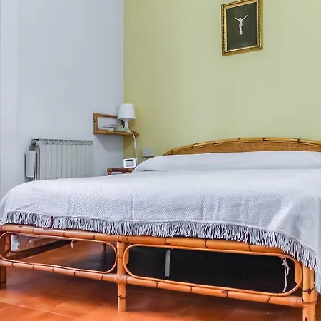 Апартаменти Cozy Apt With Balcony Near The Station!