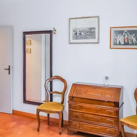 Cozy Apt With Balcony Near The Station! * В'яреджо