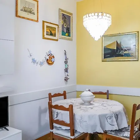 Cozy Apt With Balcony Near The Station! *
