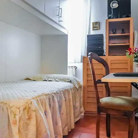 Cozy Apt With Balcony Near The Station!