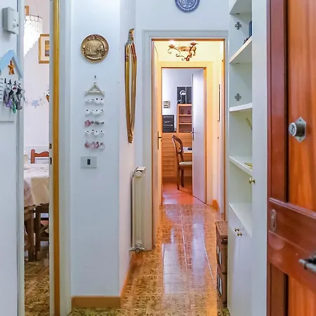 Cozy Apt With Balcony Near The Station! 아파트