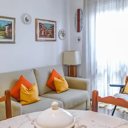 Cozy Apt With Balcony Near The Station! 아파트 *